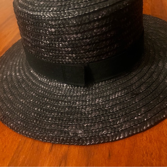 Elegant Black Straw Hat - Picture 2 of 4